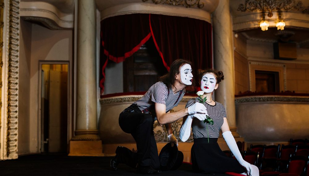 Antik Yunan’da Tiyatronun Başlangıcı! Mitoloji, Dini Törenler ve Toplumsal Dönüşüm