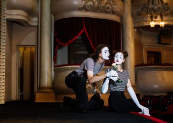 Antik Yunan’da Tiyatronun Başlangıcı! Mitoloji, Dini Törenler ve Toplumsal Dönüşüm