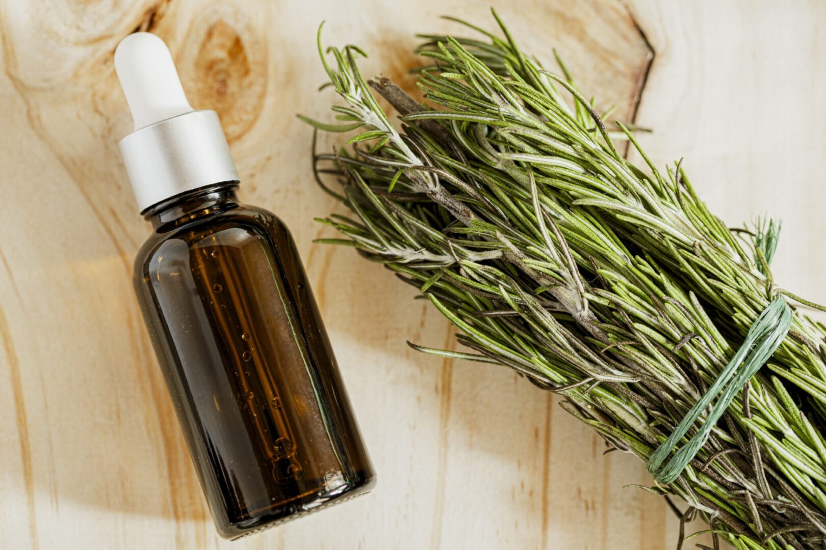 Biberiye Suyu Saça Nasıl Uygulanır? Saç Bakımının Doğal Sırrı