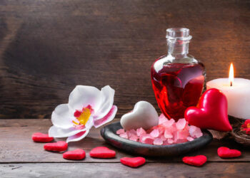 Aşkın Kokusu: Ruh Halinizi Yükseltecek ve Etkileyici Kılacak Esansiyel Yağlar