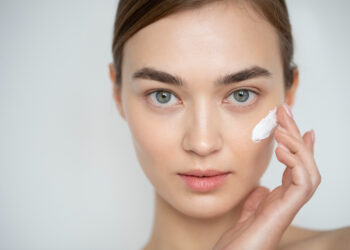 Sadece 3 Ürünle Işıltılı Bir Cilt Mümkün Mü?