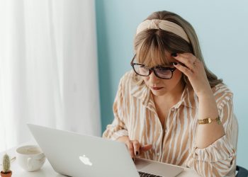 Göz Sağlığı İçin Vitaminler: Ekran Maruziyetine Karşı Doğal Koruma