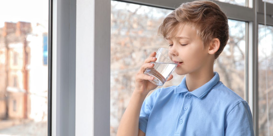 Okul Çağında Su Tüketimi: Çocuklarda Günlük Su İhtiyacı ve Faydaları