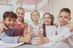 Çocuklar için bağışıklık desteği takviyeleri, sağlıklı beslenme, bol su, düzenli uyku ve sevgi dolu ortamla birlikte alındığında çocukların okul döneminde daha sağlıklı, dirençli ve enerjik olmasını sağlar.