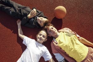 Spor ve Okul Temposunda Yorgunluk: Haftalık Plan Önerisi-Yeterli dinlenme olmadan yapılan spor aktiviteleri kas yorgunluğunu artırır.