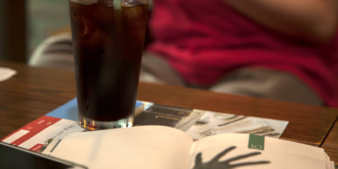 Ergenlikte Kafein Tüketimi: Enerji İçeceklerinin Etkisi ve Sağlık Riskleri