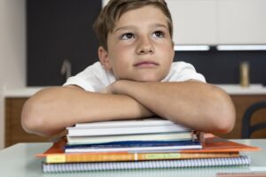 Balık Yağının Çocuklarda Konsantrasyon Üzerine Etkileri:Balık yağı (Omega-3 yağ asitleri), özellikle DHA ve EPA içerikleri sayesinde çocuklarda konsantrasyonu, hafıza performansını ve öğrenme becerilerini destekler.