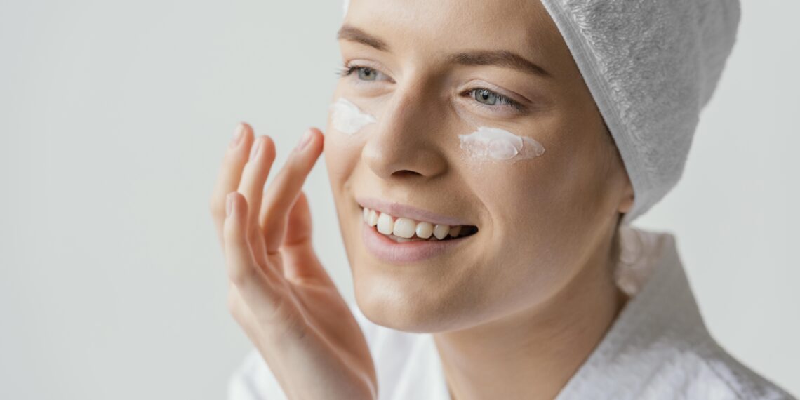 Işıl Işıl Parlayan Bir Cilt ve Güçlü Saçlar: Kadınlar İçin Kapsamlı Güzellik ve Bakım İpuçları