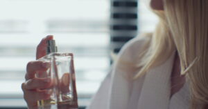 Parfümün Ten ile Uyumu: Doğru Parfüm Seçimi