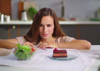 Regl Döneminde Beslenme: Şişkinliği Azaltan Yiyecekler Nelerdir?