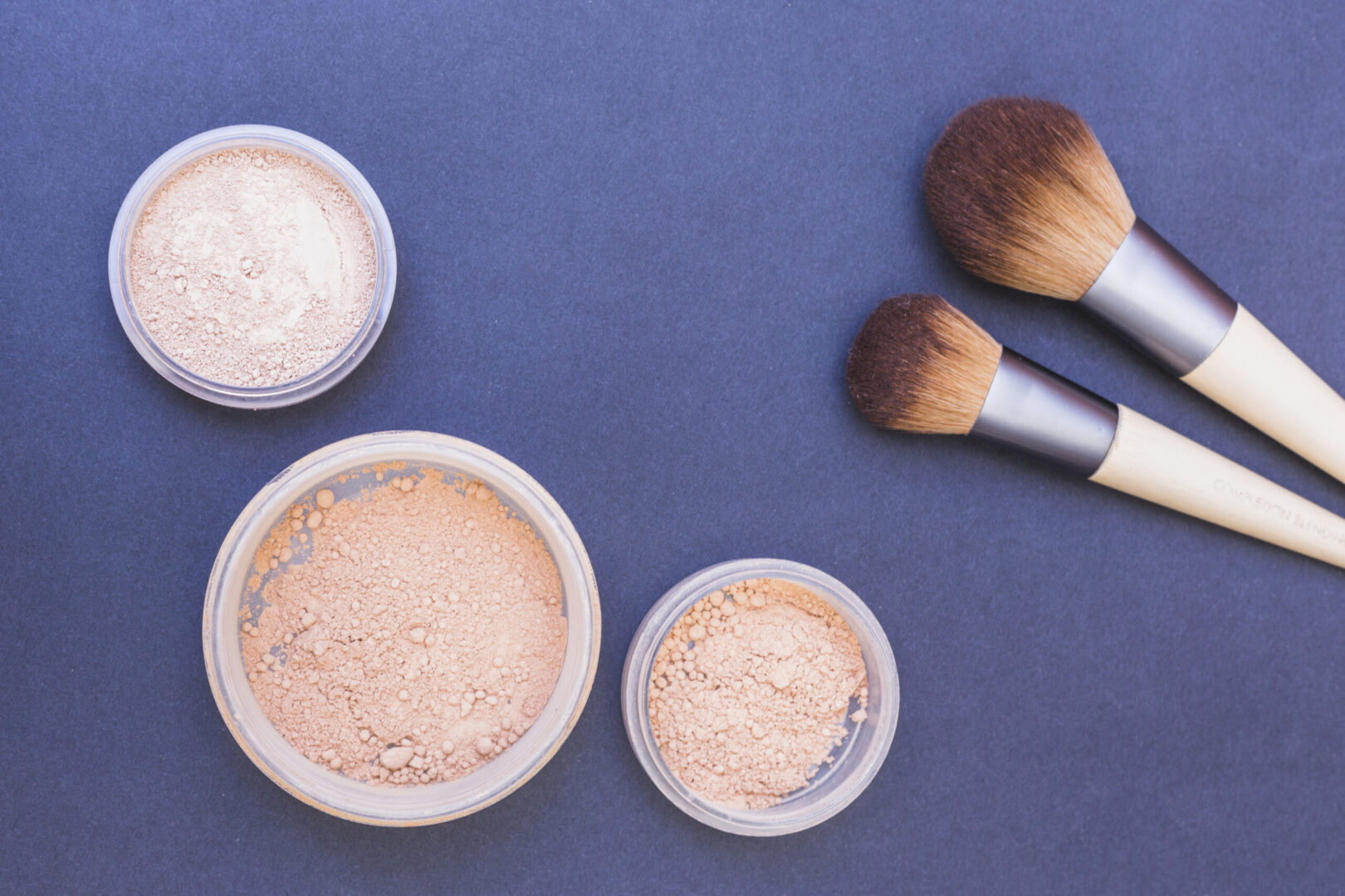 Makyaj Pudrası Ne İşe Yarar? Pürüzsüz ve Kalıcı Makyajın Sırrı