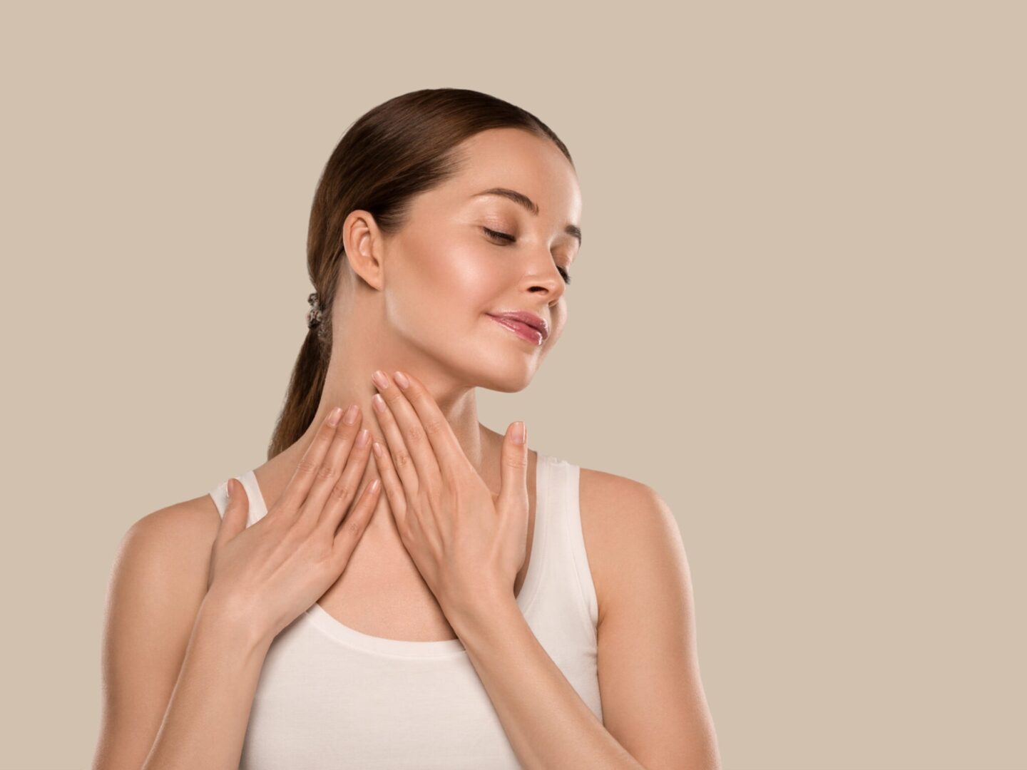 Boyun ve Dekolte Bakımı: Yaşınızı Ele Veren Bölgeyi Kurtarın