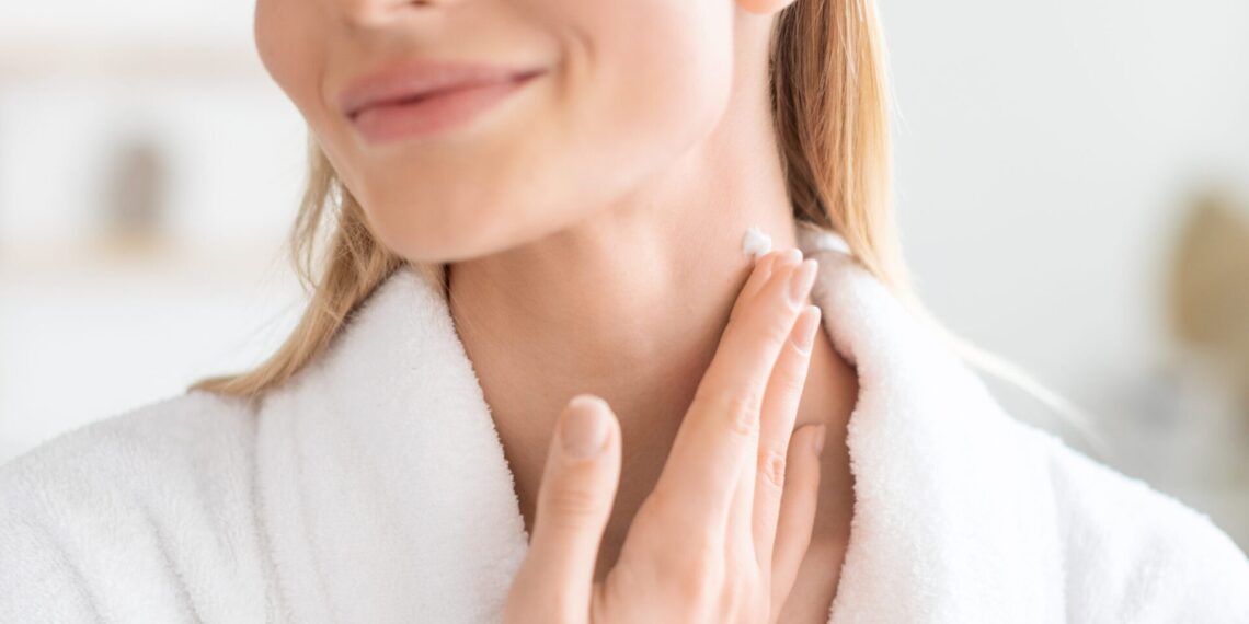 Boyun ve Dekolte Bakımı: Yaşınızı Ele Veren Bölgeyi Kurtarın