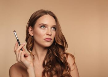 Kahve Tonlarında Makyaj: Her Cilt Tonuna Yakışan Zamansız Şıklık