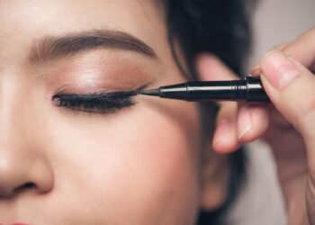 Mükemmel Eyeliner Çekme Teknikleri: Adım Adım Rehber ve İpuçları