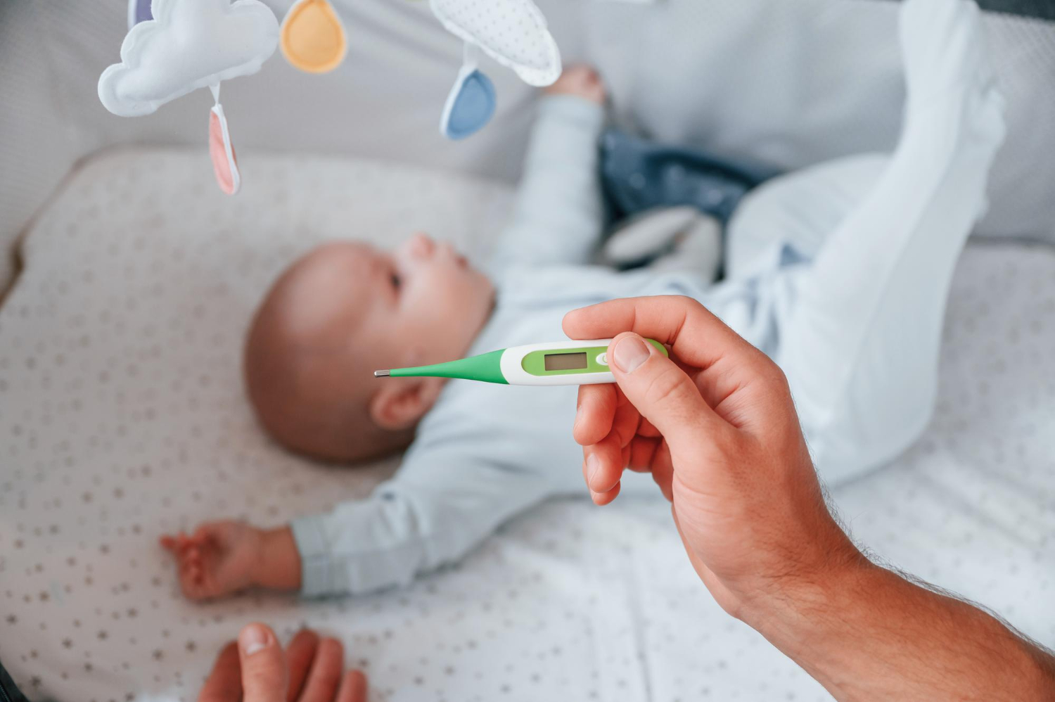 Panik Yok: Bebeklerde Ateş Düşürmenin 5 Altın Kuralı