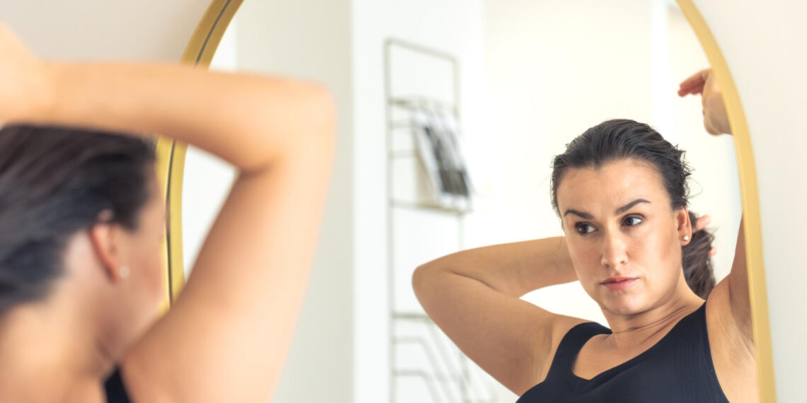 Koltuk Altı Kararması Neden Olur? Nasıl Geçer?