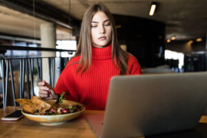 Aşırı Yeme Alışkanlığını Önlemek İçin 4 Basit Yol