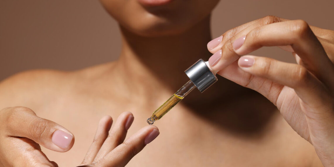 Kışın Yüz Yağı mı Yoksa Hyaluronik Asit Serumu mu Daha İyi?